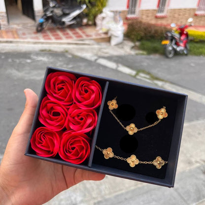 Combo Van Cleef + Caja 6 rosas♣️🌹