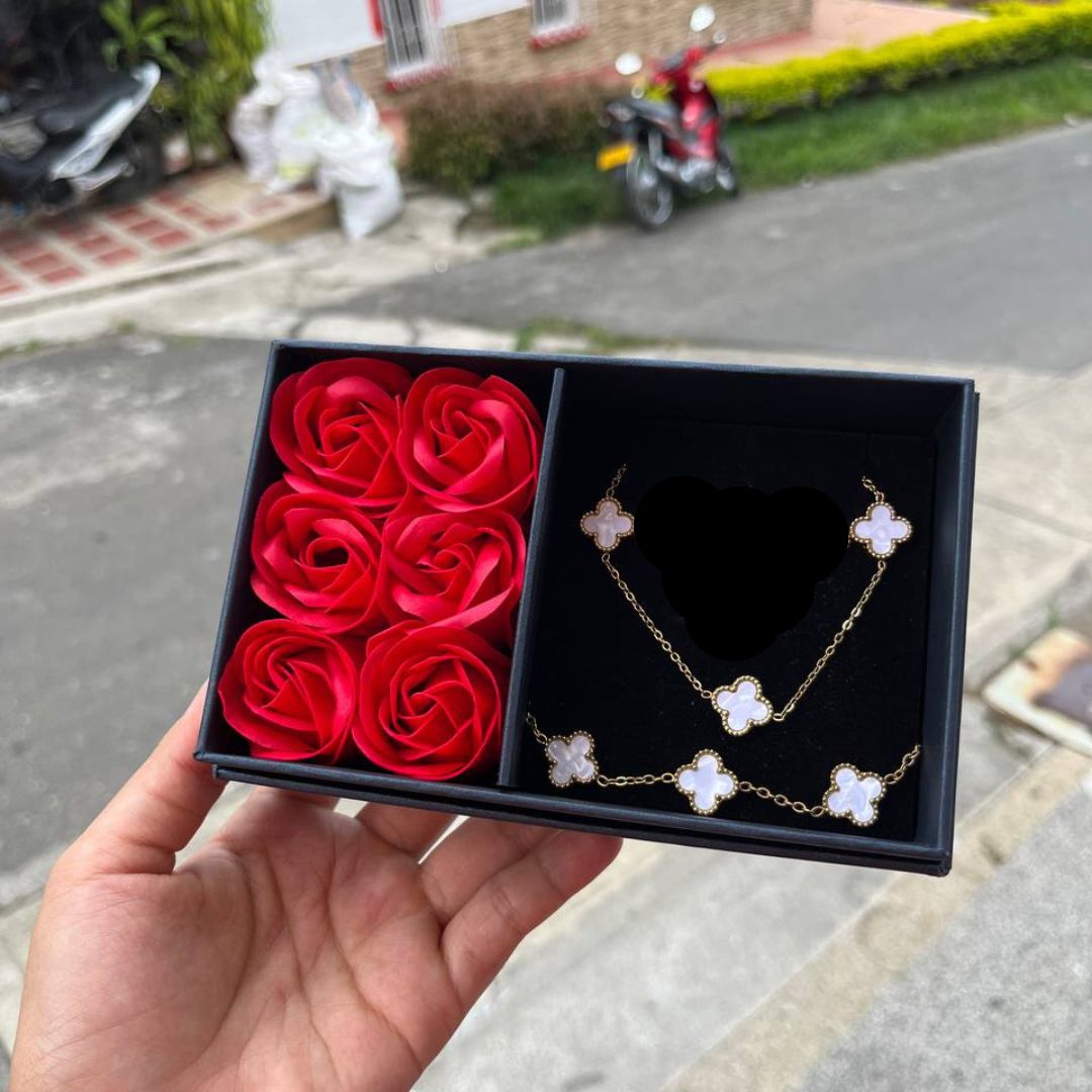 Combo Van Cleef + Caja 6 rosas♣️🌹