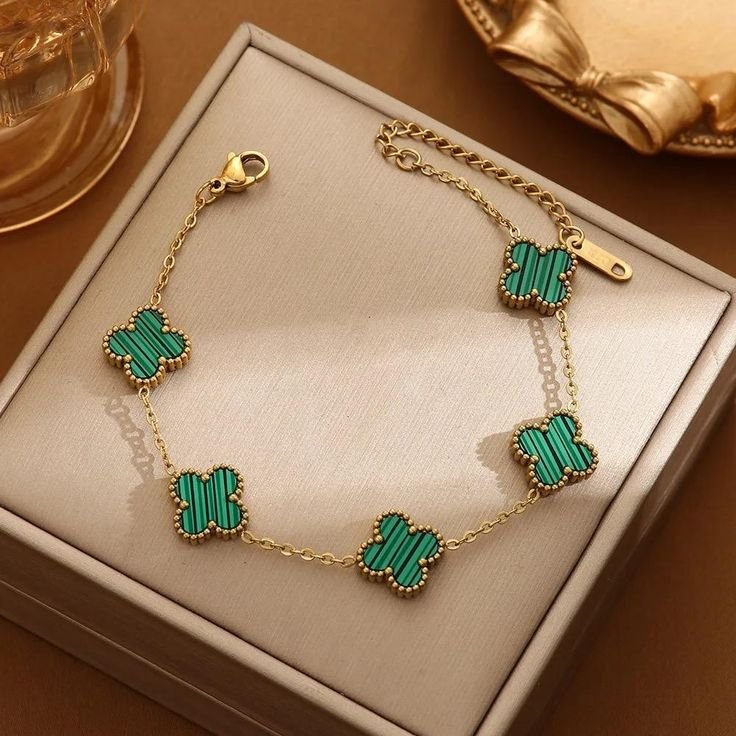 Collar Van Cleef Bañado en Oro + Caja de Regalo