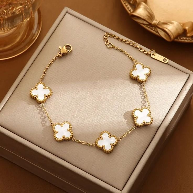 Combo Collar Van Cleef Bañado en Oro + Caja de Regalo